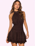 Vestido halter café con vuelo